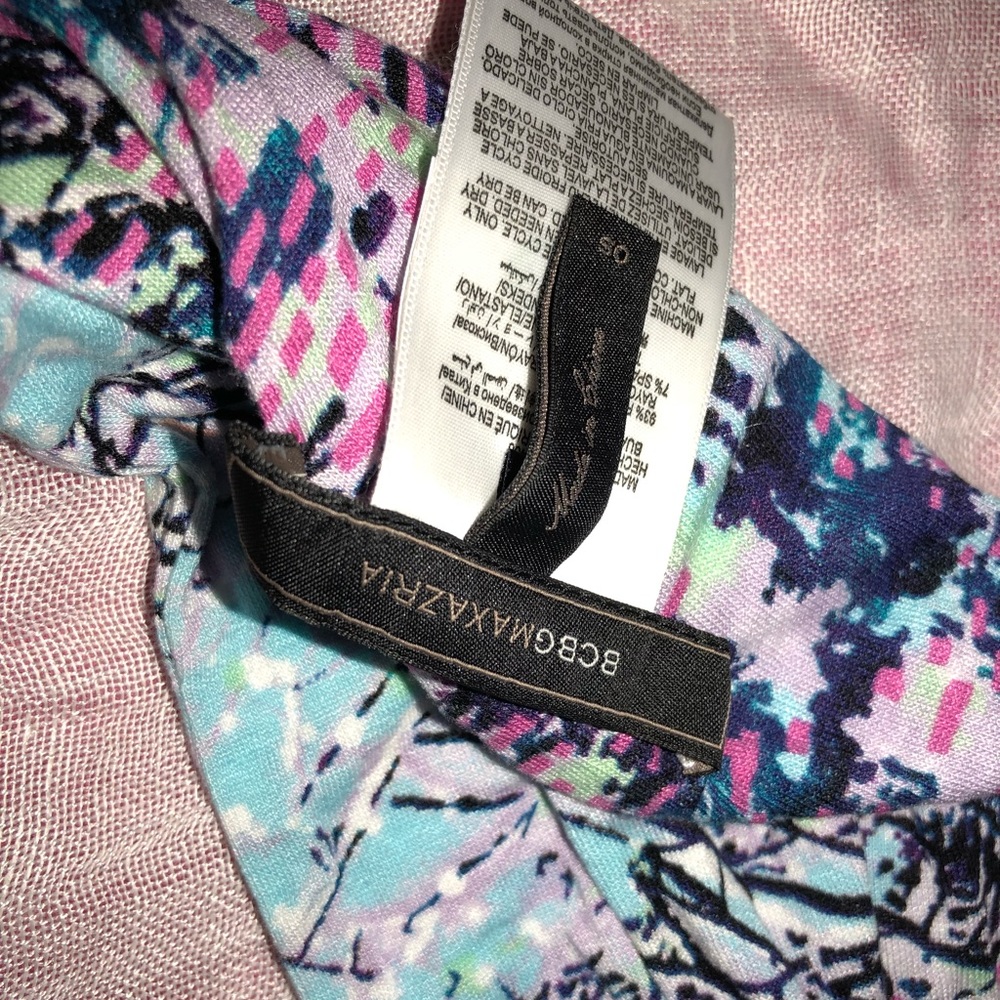 PRICE DROP!!!!🙌🏽🙌🏽BCBG MAXAZRIA flowered scarf